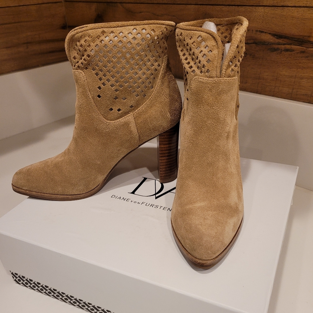 Diane von Furstenberg Jaen, Tan Su Bootie - 6.5